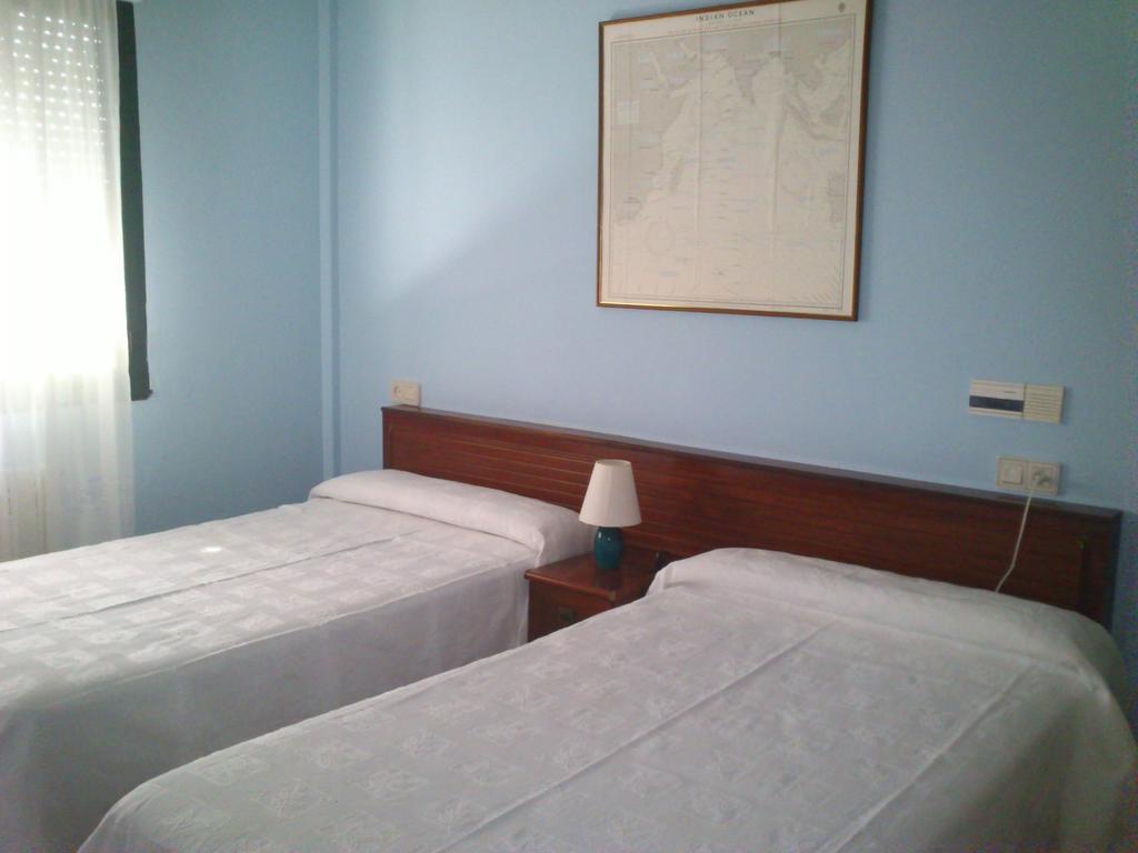 Hotel Brisamar Bañugues الغرفة الصورة