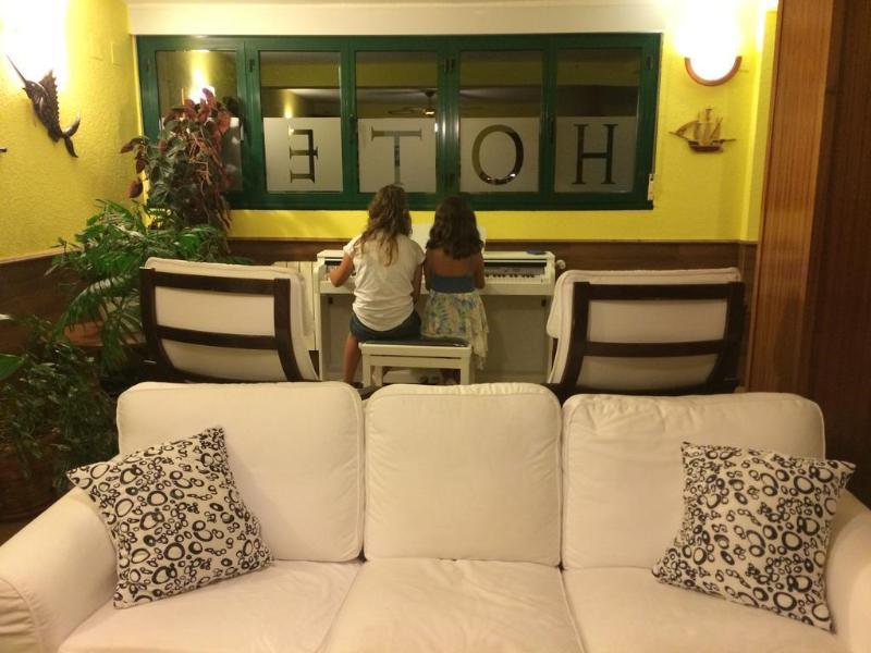 Hotel Brisamar Bañugues المظهر الخارجي الصورة